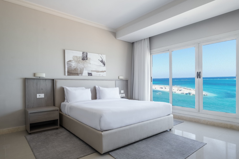 Family Suite (Sea Panoramic) - Photo 7