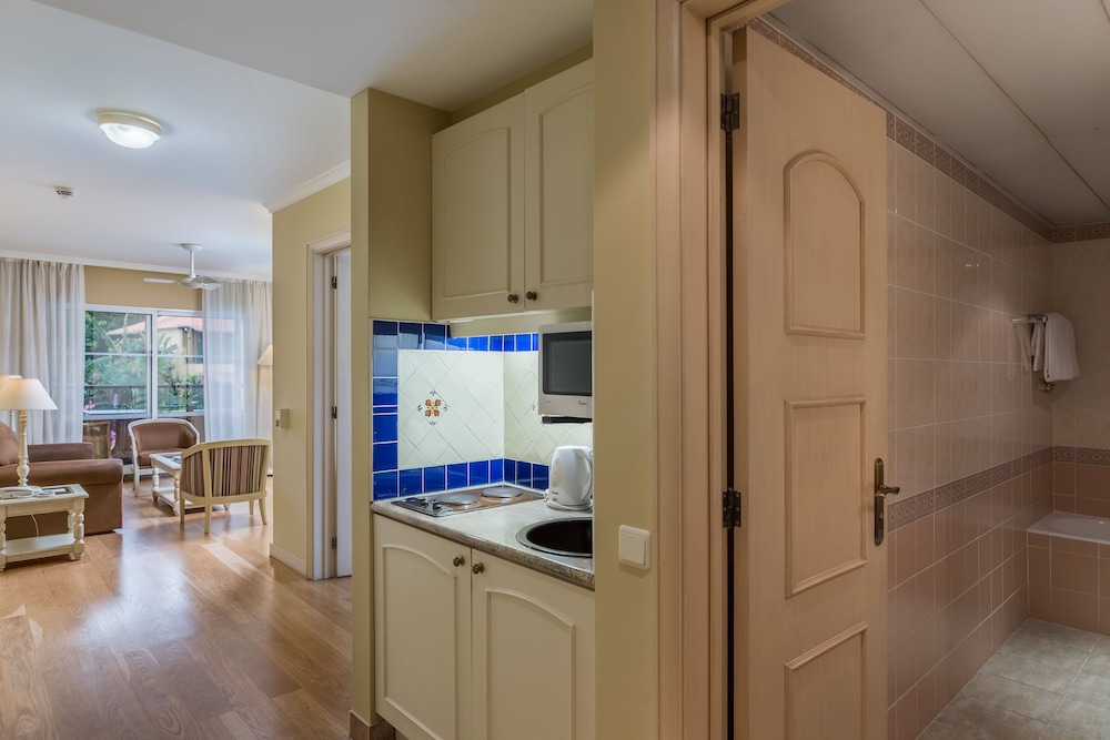 Superior Room (Family) - Photo 15