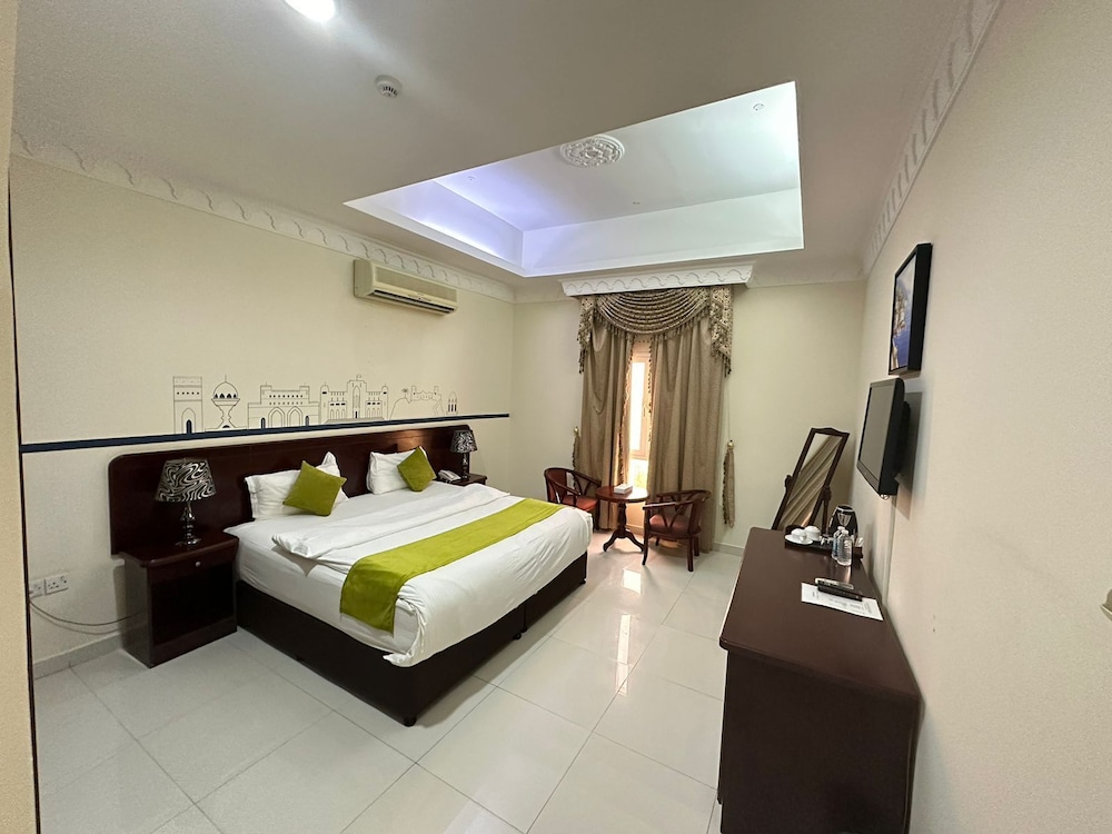 Standard Single Room, 1 King Bed, Park View photo 2