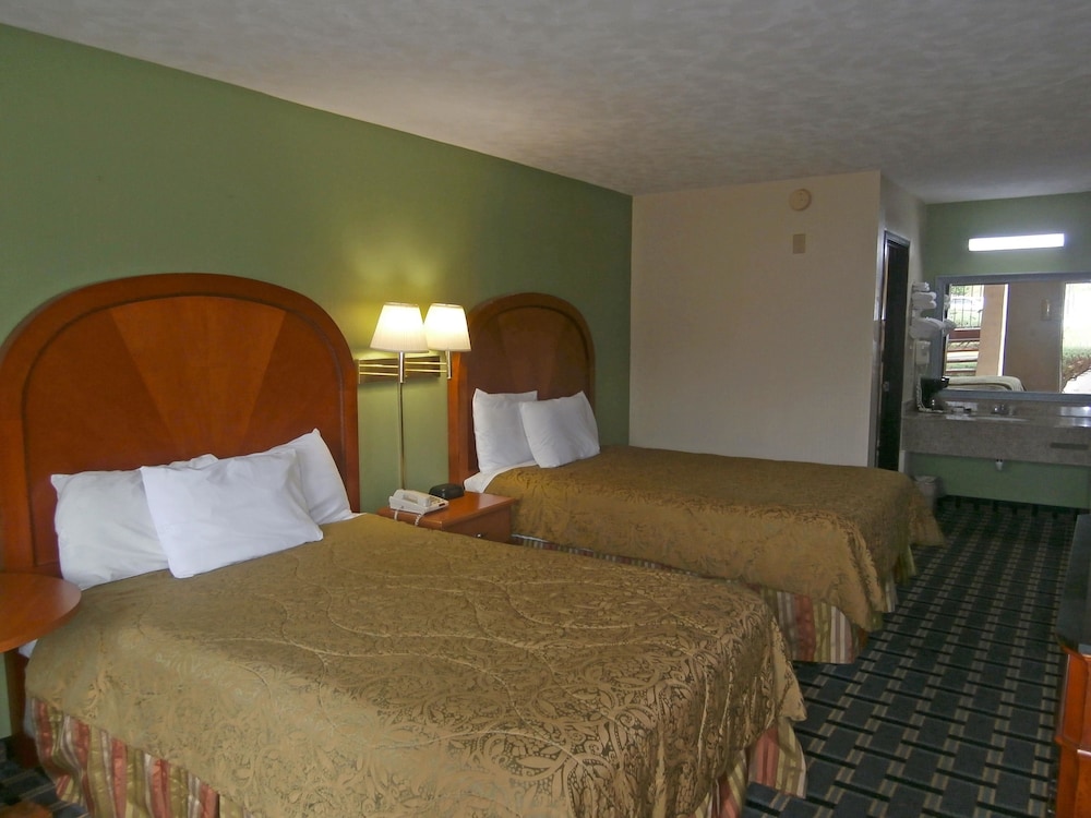 Room, 2 Double Beds, Non Smoking - Photo 5