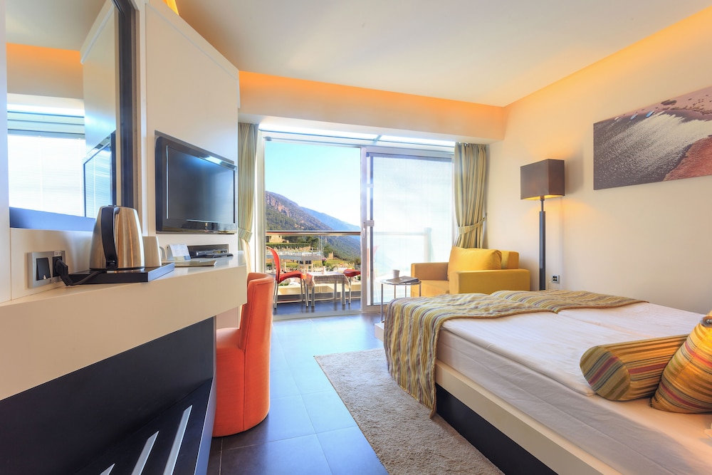 Standard Room, Partial Sea View photo 2
