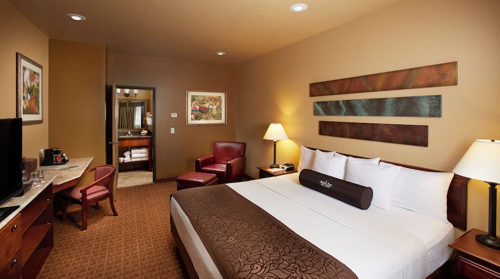 Traditional Room, 1 King Bed - Photo 1