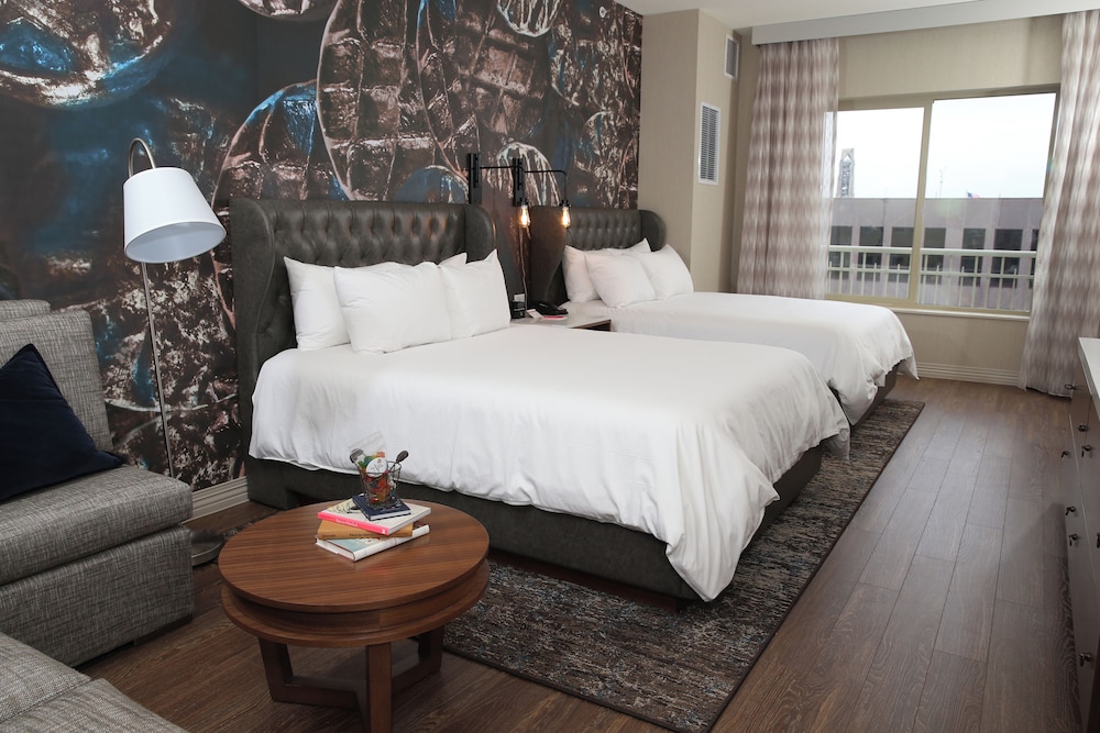 Suite, Multiple Beds (Living Area) photo 1
