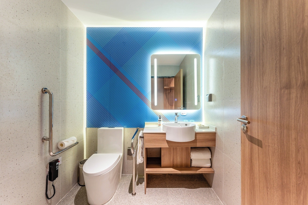 Standard Room, 1 King Bed, Accessible - Photo 1