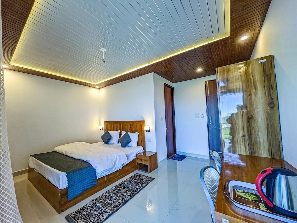 Standard Double Room, Balcony, Mountain View