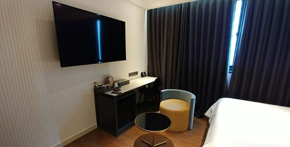 Standard Twin Room, City View - Photo 2