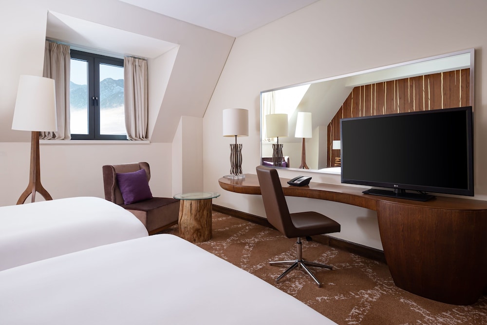 Deluxe Room, 2 Twin Beds photo 2