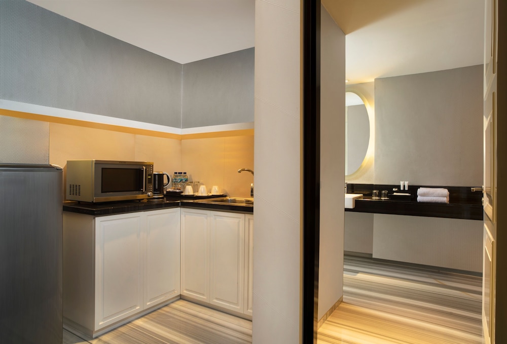Prominent Suite - Photo 9