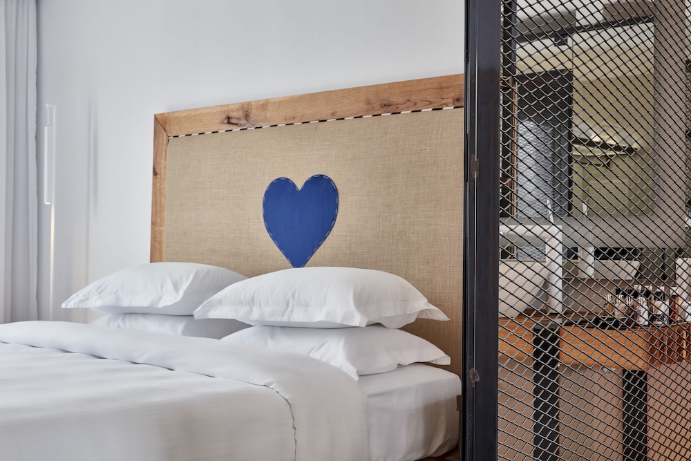 Premium Room - Photo 10
