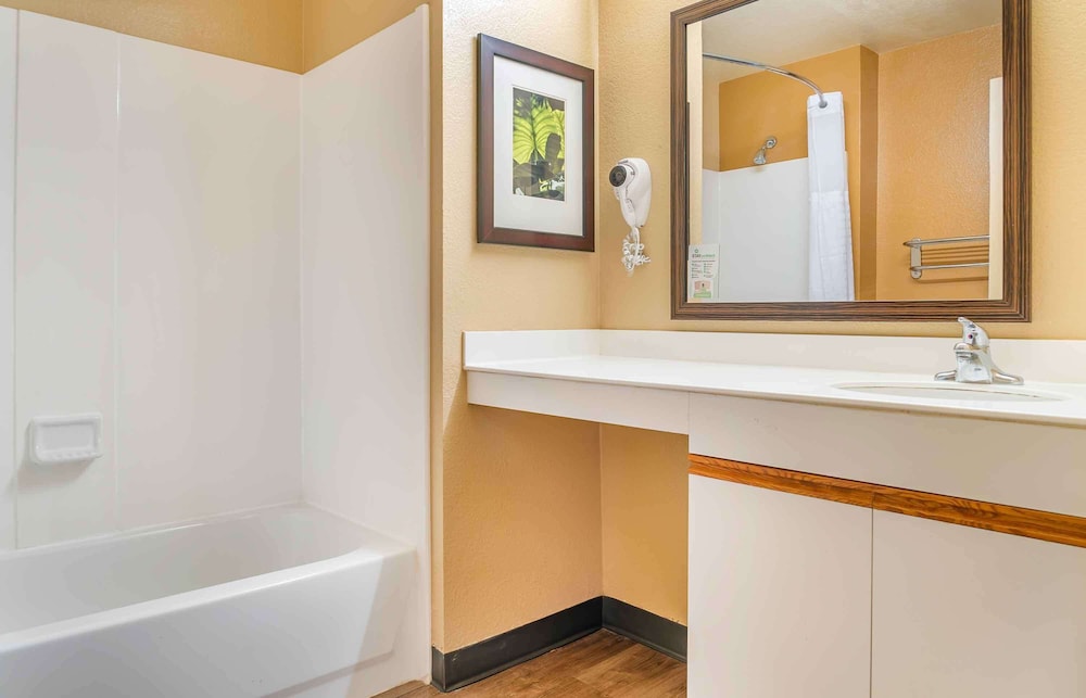 Extended Stay America Suites - Auburn Hills - University Drive, Photo 3