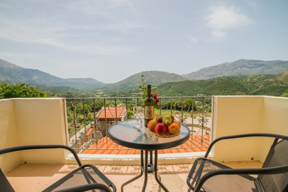 Comfort Double Room, Balcony (Kedros) photo 3