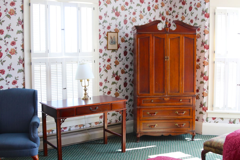 Premium Double Room, Ensuite, Lake View (VICTORIAN FRONT VIEW) photo 2