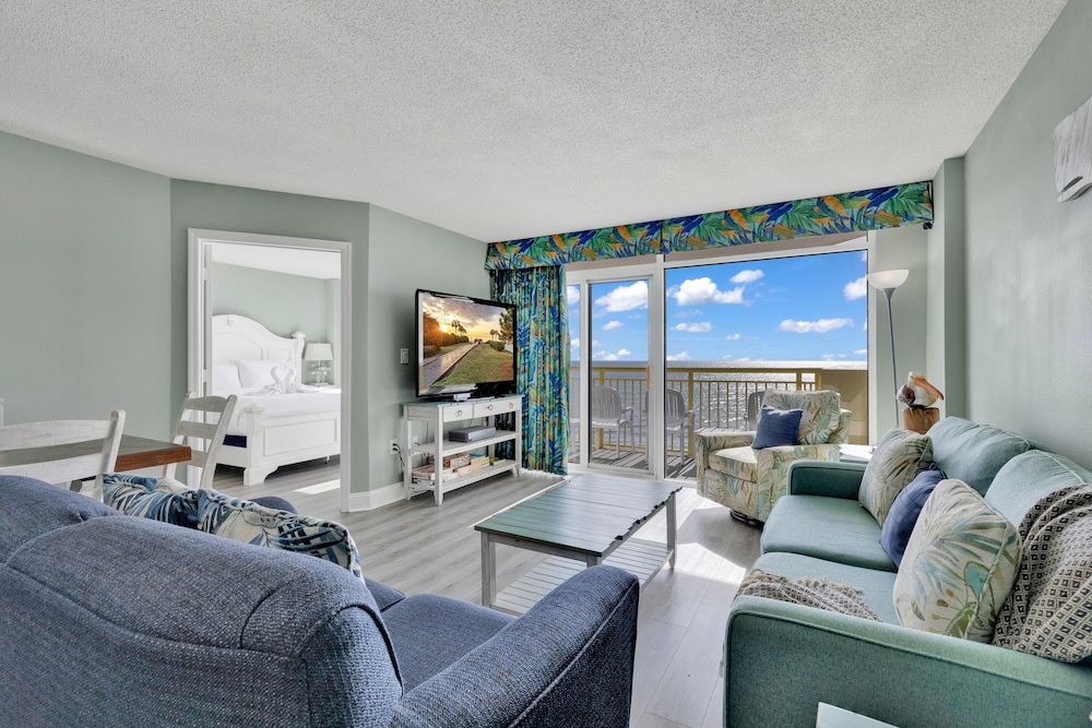 Signature Condo, 3 Bedrooms, Balcony, Ocean View photo 1