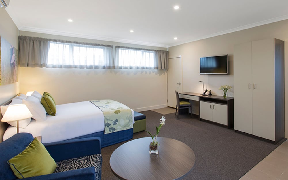 Efficiency, Suite, 1 King Bed, Non Smoking - Photo 3