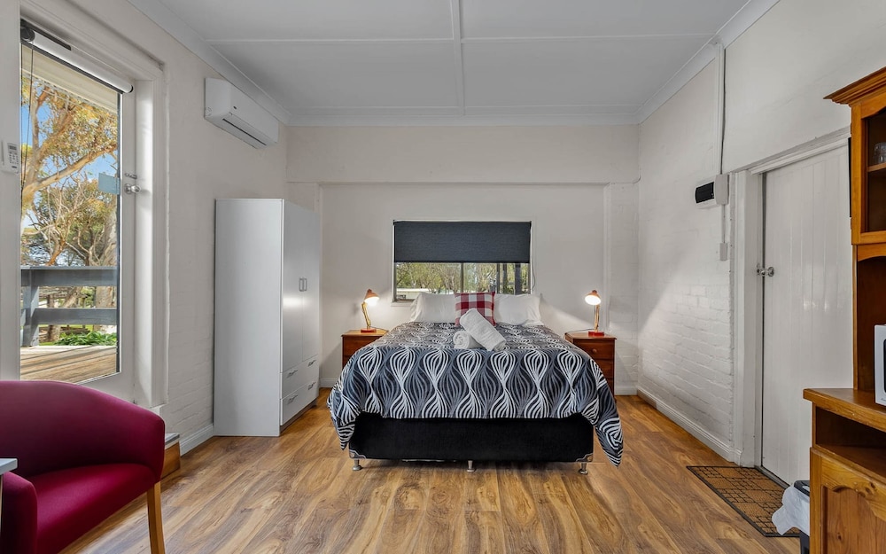 Standard Double Room, 1 Queen Bed, Ensuite photo 2