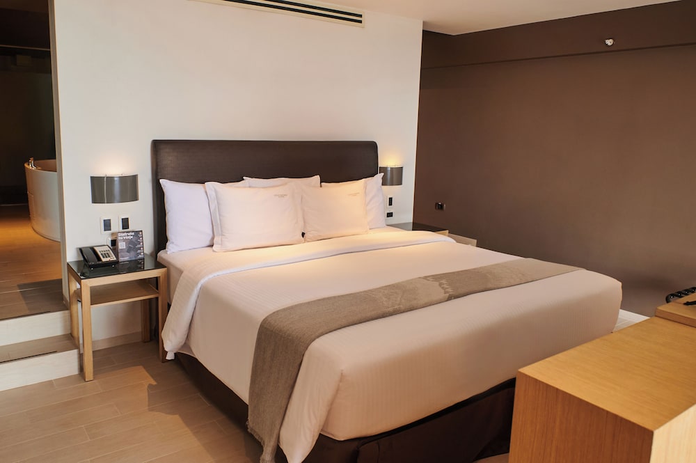 Deluxe Suite, 1 King Bed (Spa) - Photo 1