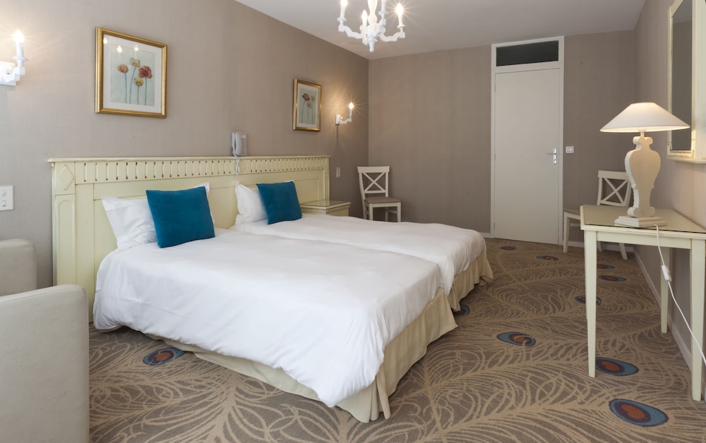 Standard Twin Room - Photo 2