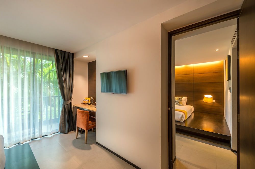 Deluxe Connecting Room (Deluxe Family Room) photo 2