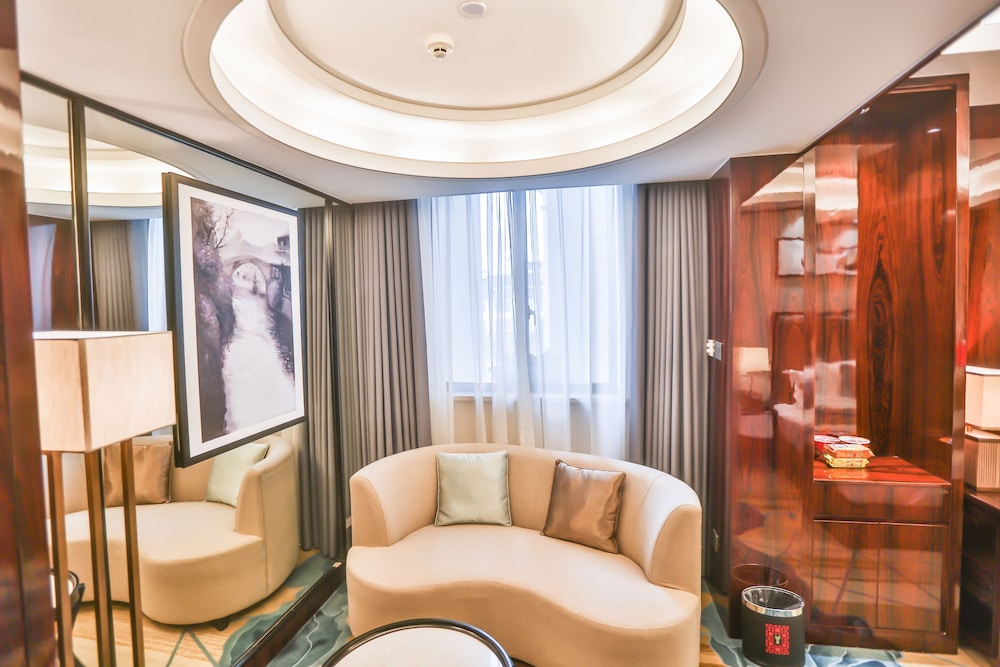 Deluxe Suite photo 3