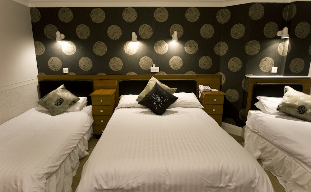 Family Quadruple Room photo 3