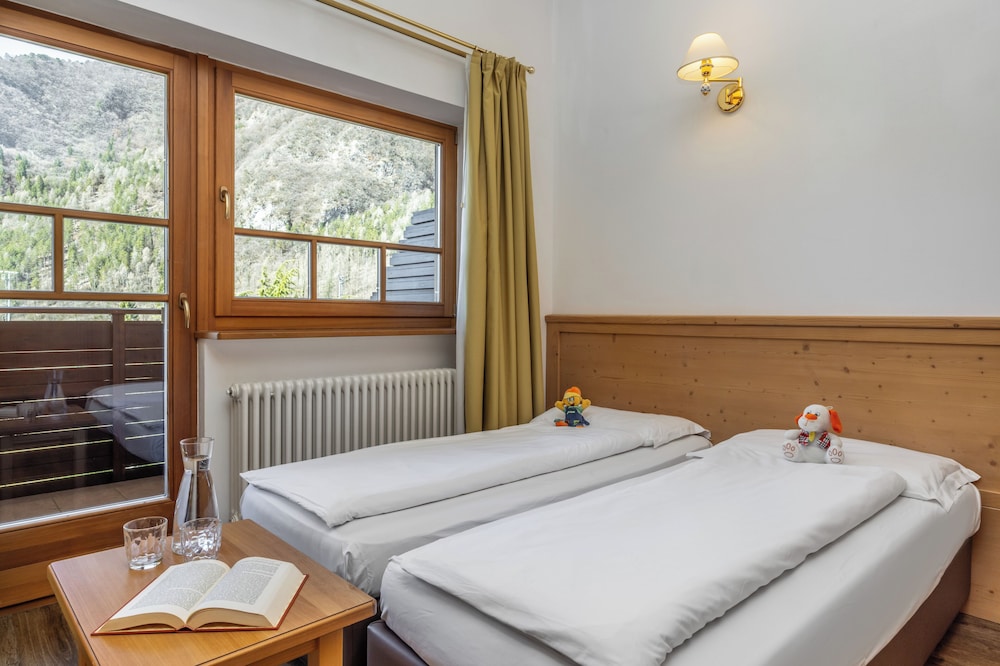 Classic Quadruple Room, 1 Bedroom, Non Smoking photo 3