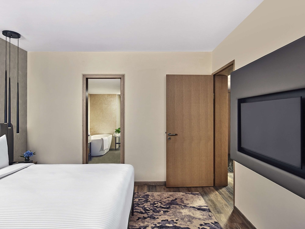 Executive Suite King Bed with Living Room, Airport View with Cocktail Hours & Short Eats,20% On F&B