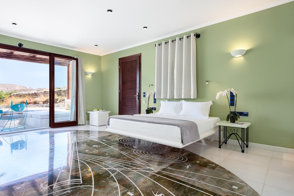 Deluxe Suite photo 3