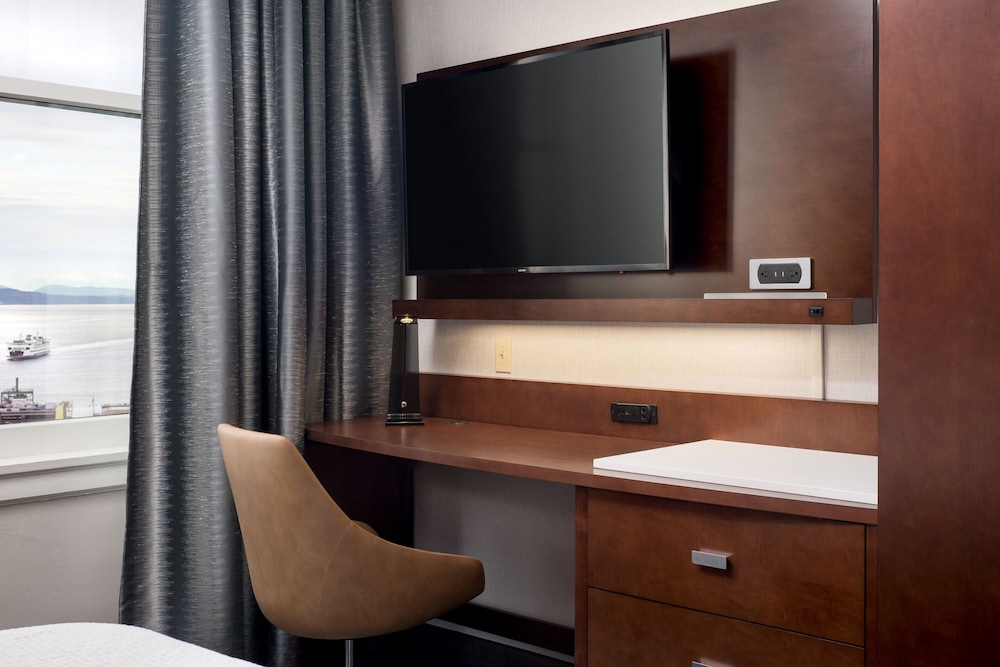 Room, 1 King Bed - Photo 3