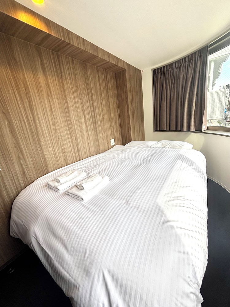 Basic Double Room, City View (Shared bathroom only) photo 2