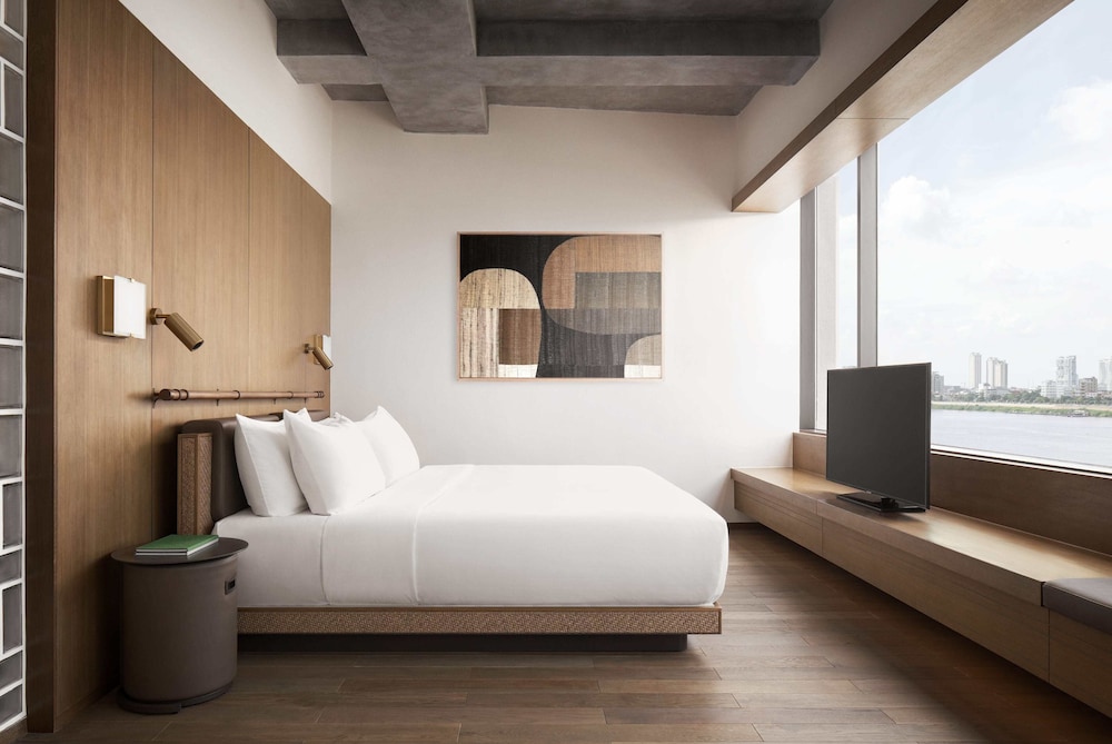 Executive Room, 1 King Bed, River View - Photo 4