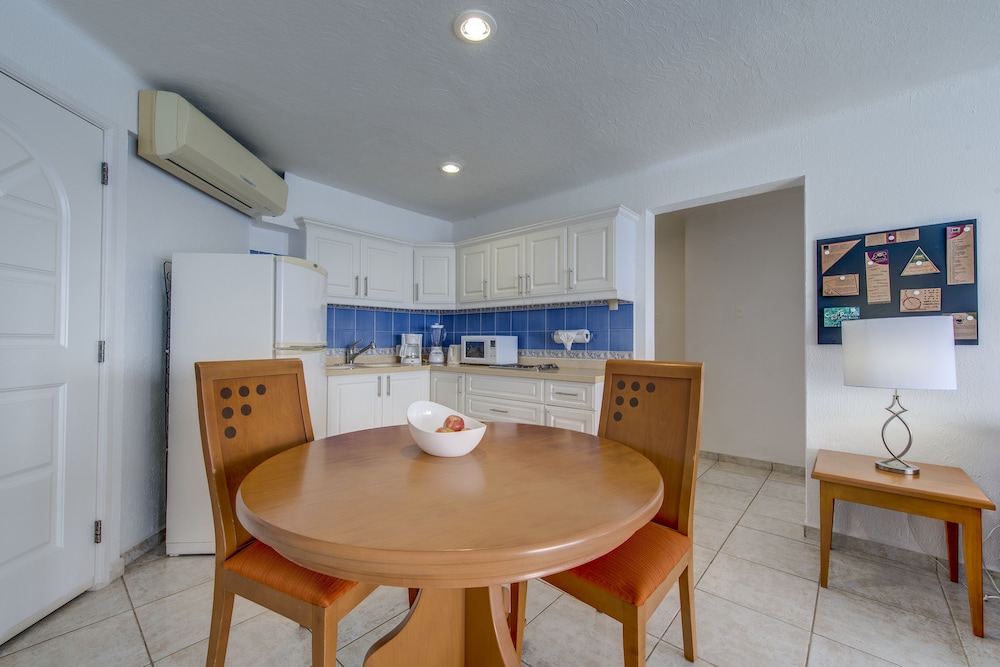 One Bedroom Suite - 1 King Bed