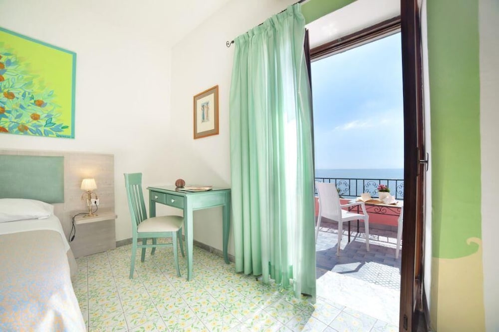 Superior Double or Twin Room photo 2