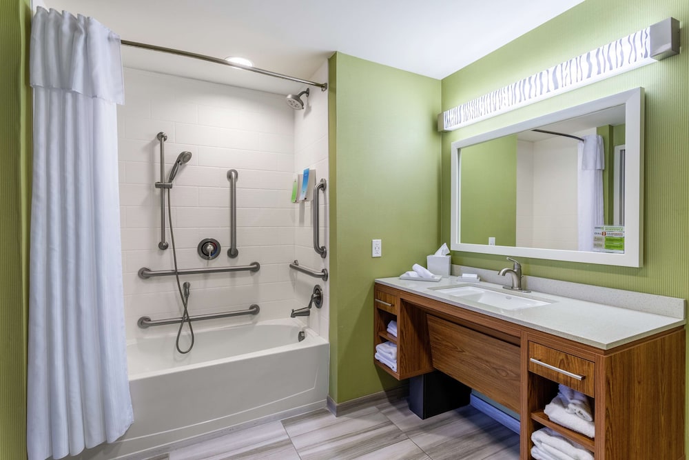 Studio, 2 Queen Beds, Accessible, Bathtub photo 2