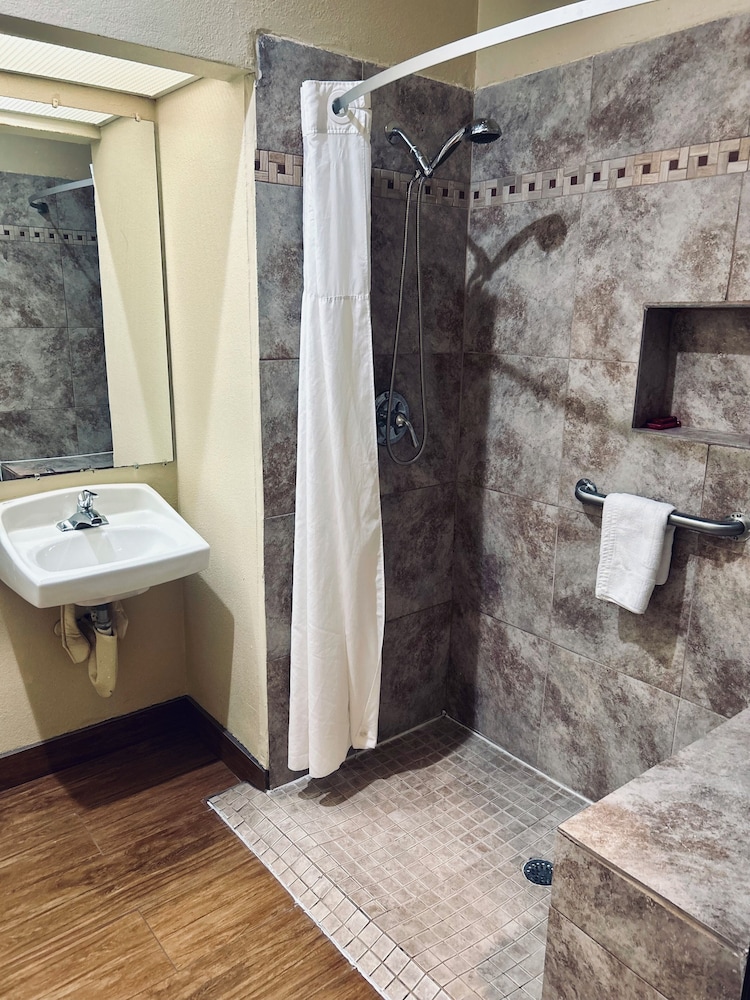 Inn Sécurisé, Blue Springs, Photo 4