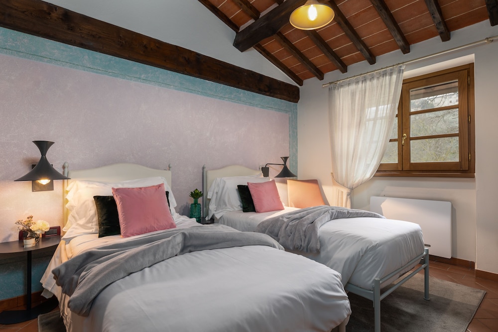 Deluxe Double Room, 1 Queen Bed, Hill View