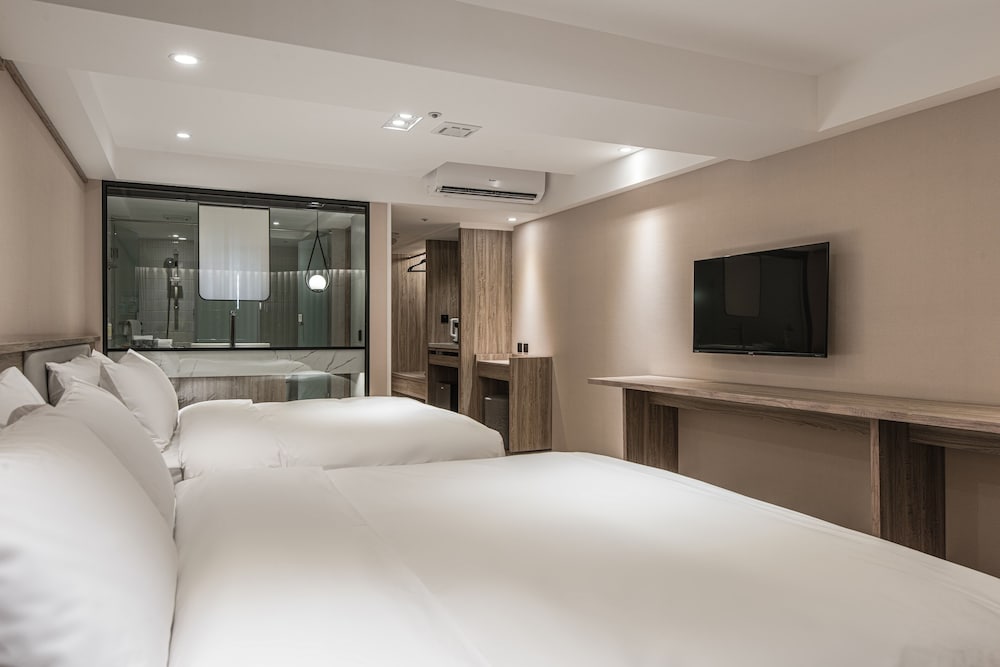 Superior Quadruple Room - Photo 13