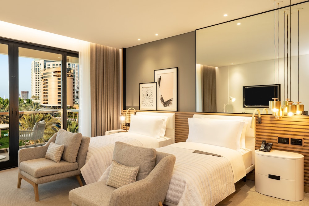 Royal Club Tower Twin Sea View With Club Lounge Access and Airport Transfer, Capacity 2 Guests thumbnail 5