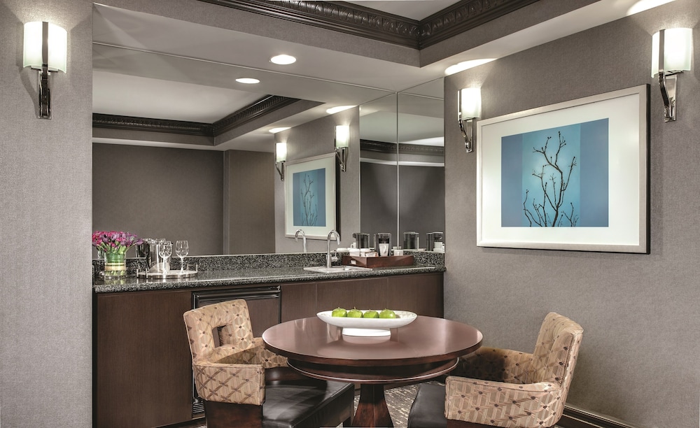 Tower One Bedroom Suite - Photo 3