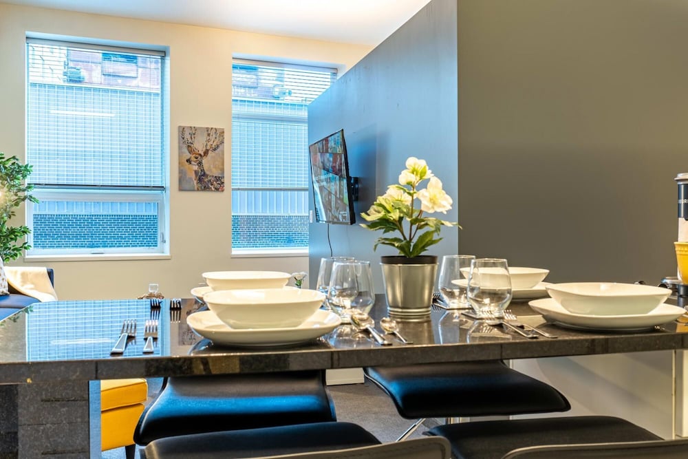 Comfy DT Loft w Parking Rooftop Patio BBQ Gym, 写真 48