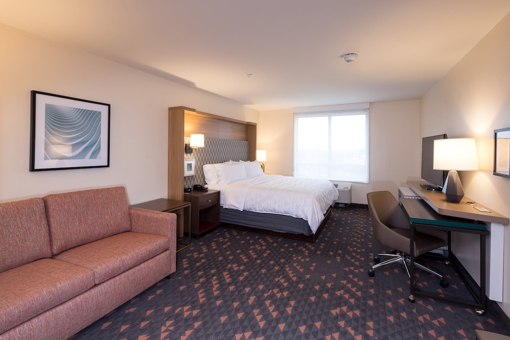 Standard Room, 1 King Bed with Sofa bed (Walk-In Shower) - Photo 4