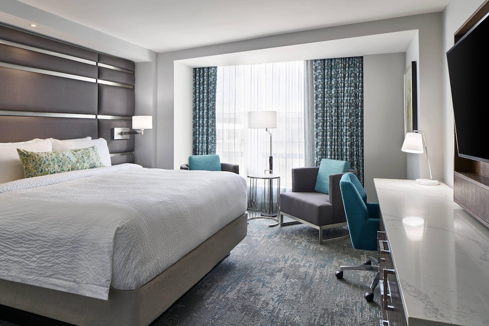 Room, 1 King Bed (Mobil Access, Tub, Hi Flr)