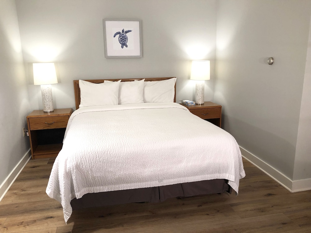 Room, 1 Queen Bed, Jetted Tub photo 3