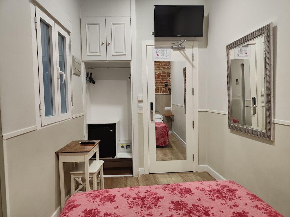 Standard Double Room photo 3
