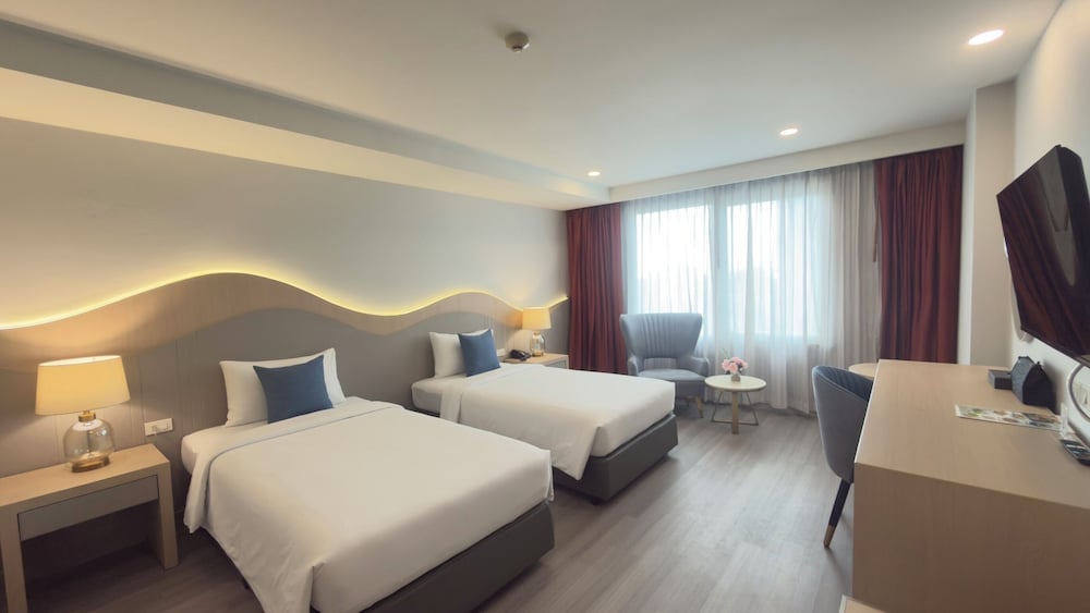 Deluxe Premier Twin Bed photo 2