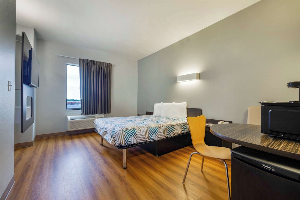 Standard Room, 1 Queen Bed, Accessible, Non Smoking photo 1