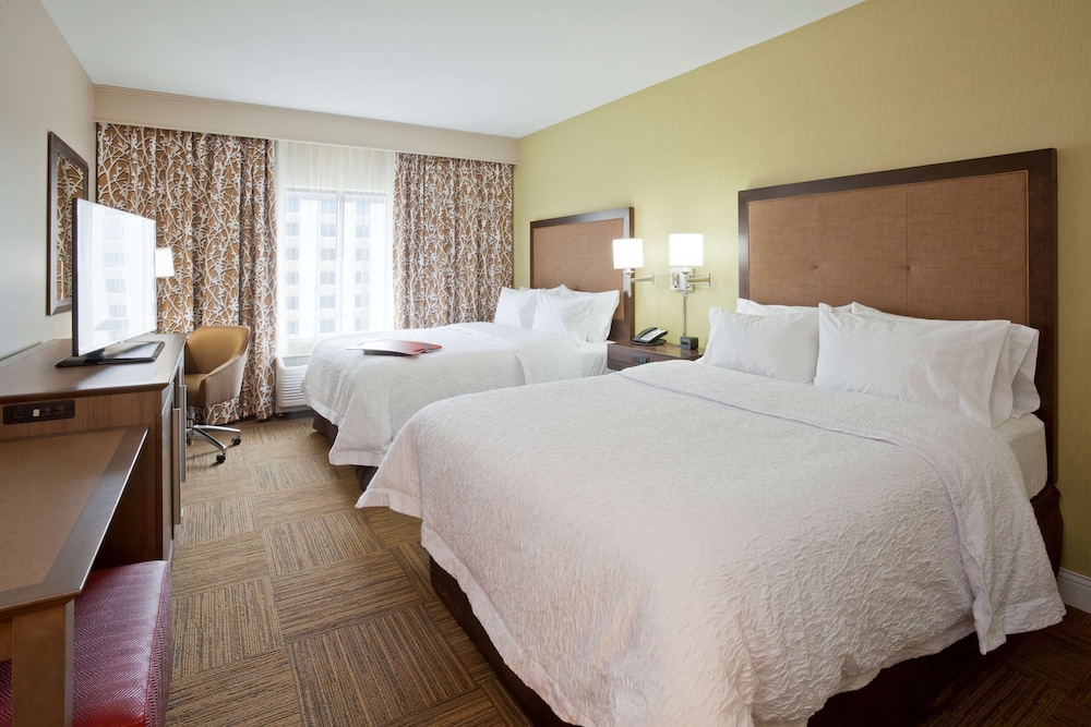 Room, 2 Queen Beds, Accessible, Non Smoking (Roll-in Shower) photo 1