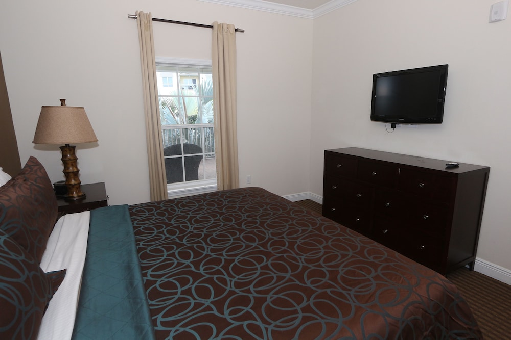 Deluxe Condo, 2 Bedrooms, Balcony