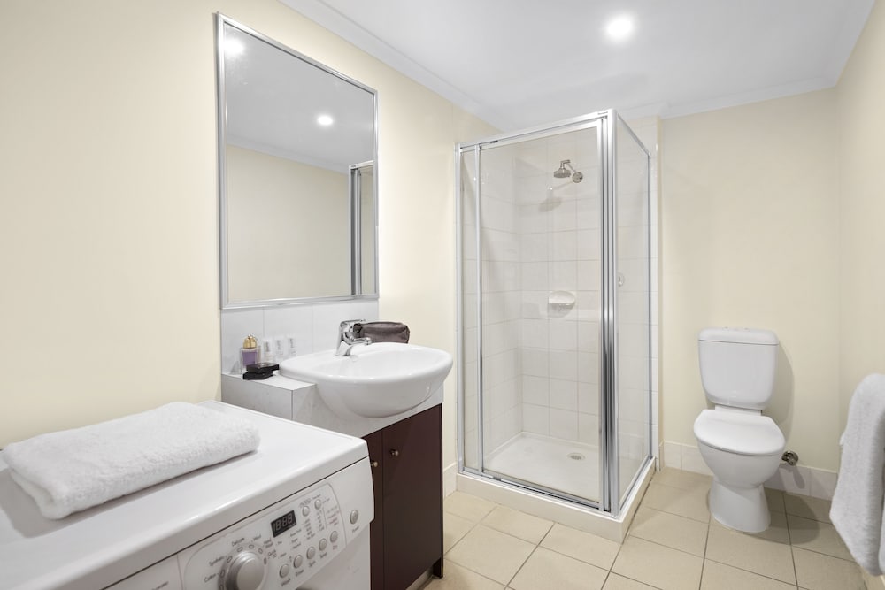 Two Bedroom Apartment - Photo 9