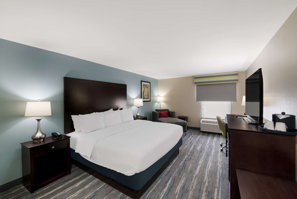 Room, 1 King Bed, Accessible, Non Smoking - Photo 2