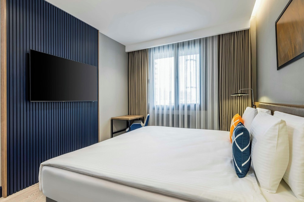 Standard Room, 1 King Bed, View - Photo 1
